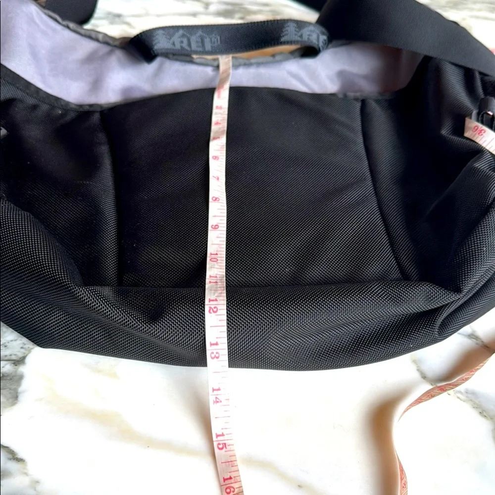 REI Musette Messenger Bag Black Gray Crossbody Travel Commuter Organizer